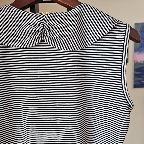 ST JOHN Women's Ruffle V Neck Sleeveless Striped Black White Stretch Top Size M - Picture 7 of 10